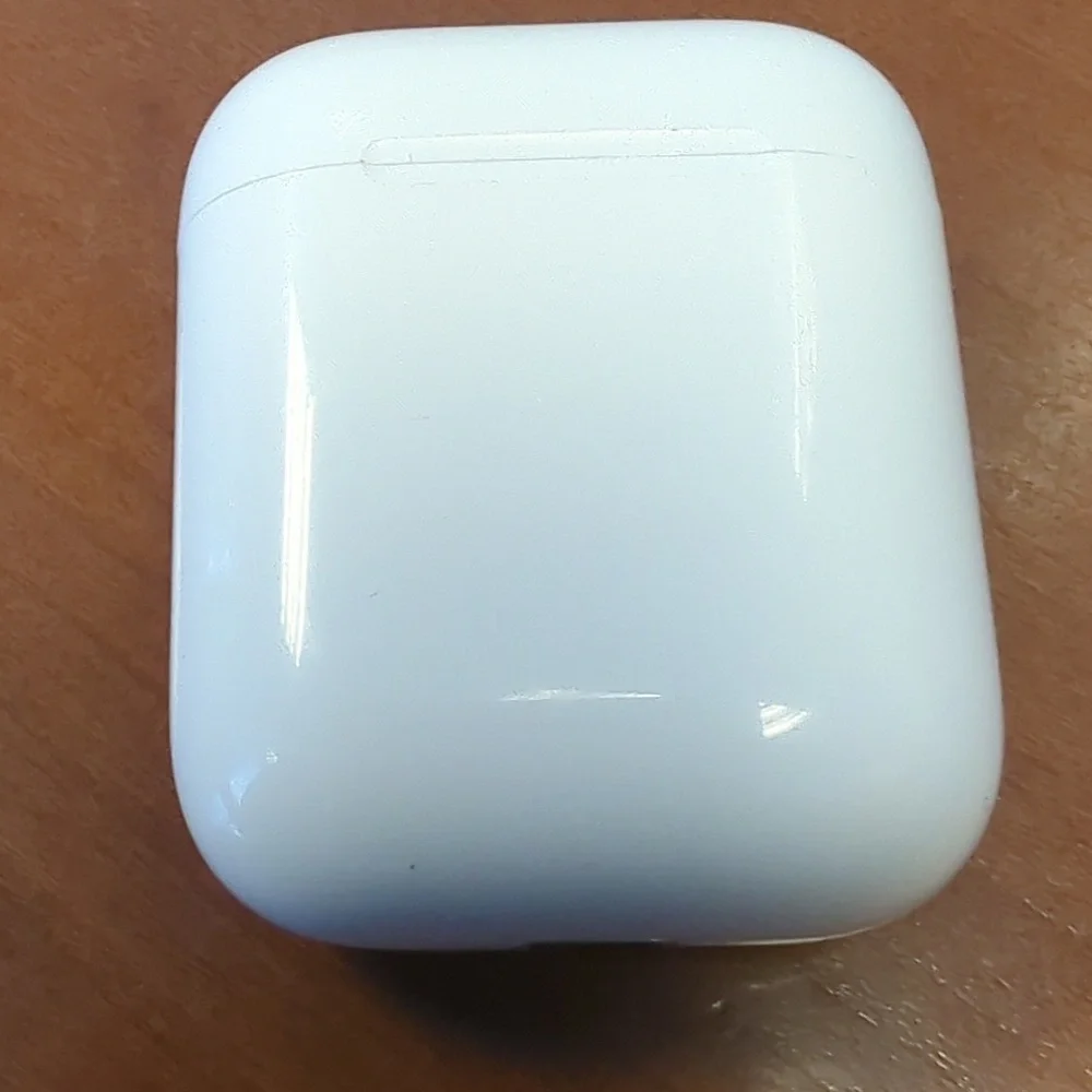🎧 Apple AirPods (2nd Generation)